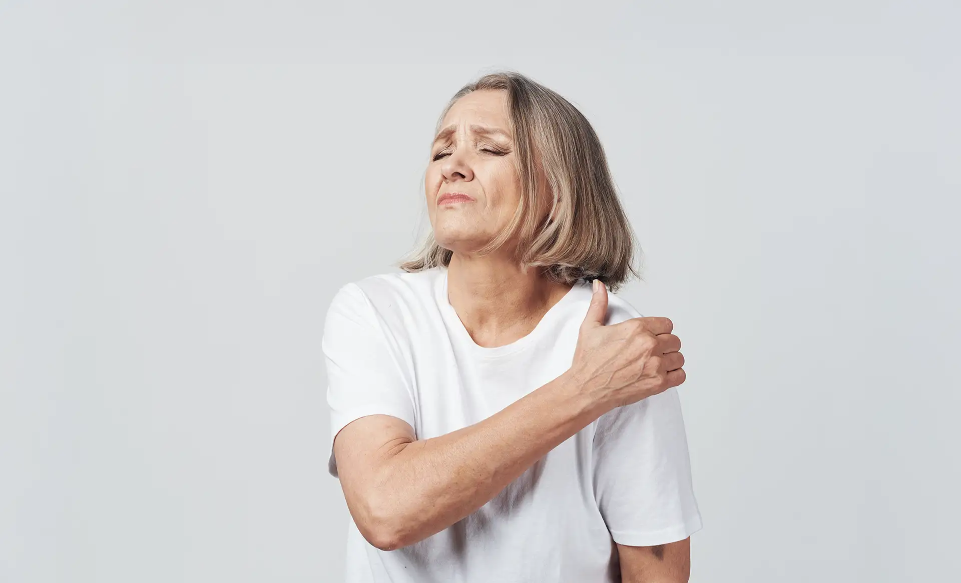 patient with shoulder pain caused by a glenoid labrum tear.